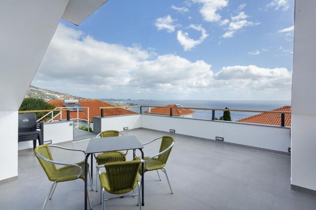 Balkón nebo terasa v ubytování Sky and Sea Haven