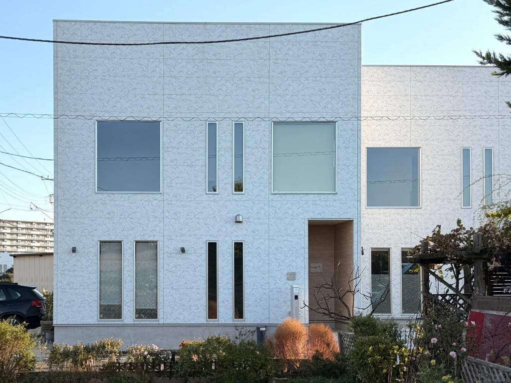 Το κτήριο όπου στεγάζεται  η παραθεριστική κατοικία