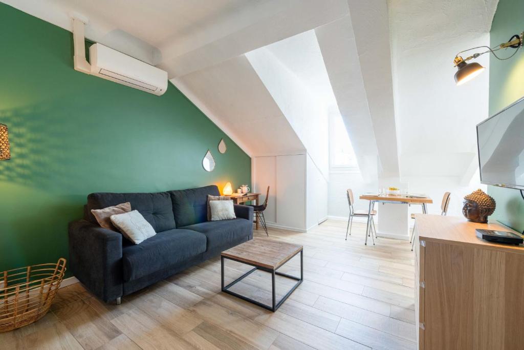 Top-Floor Studio Central Cannes
