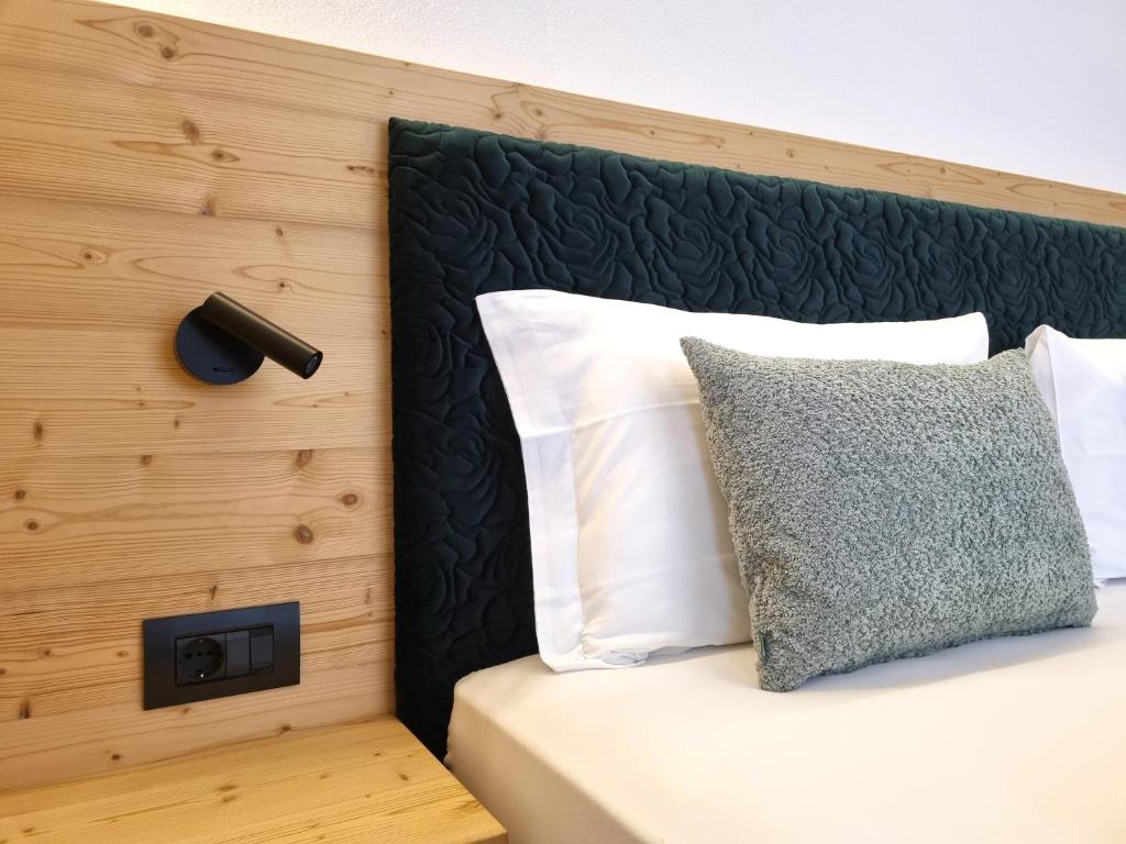 Un pat sau paturi într-o cameră la B&B Grüne Laterne - Lanterna Verde