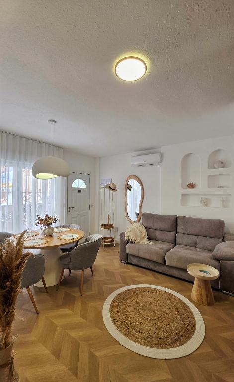 a living room with a couch and a table at Apartamentos Casa del Mar in Torrevieja
