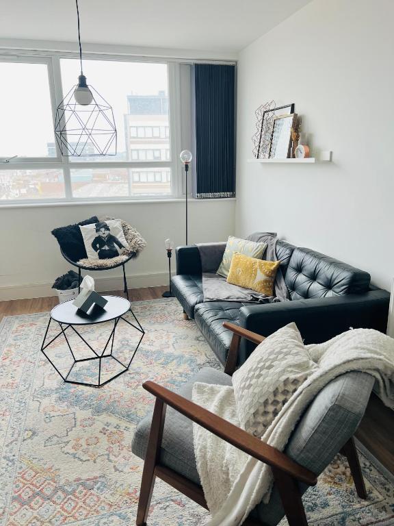 Posezení v ubytování Maidstone Town Centre, 2 Bedroom Apartments, Convenient Includes every essential