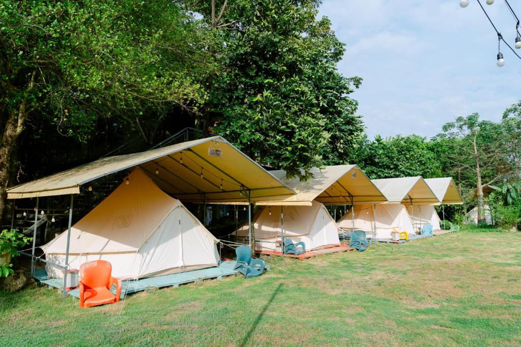 Κήπος έξω από το K glamping