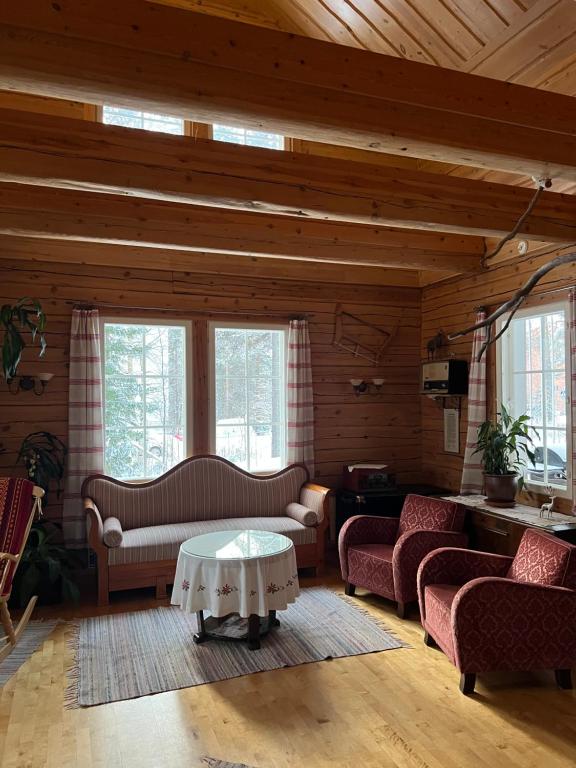 Χώρος καθιστικού στο Santa Claus Grand Log Villa Rovaniemi Centre