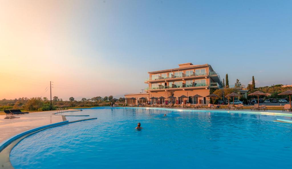 Bazén v ubytování LAGUNA HOLIDAY RESORT nebo v jeho okolí