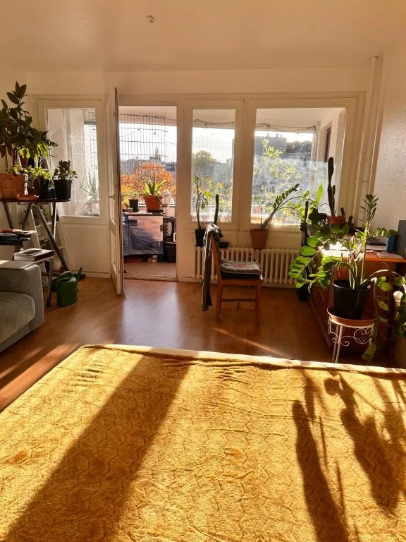 1 Zimmer mit Aussicht und 1 Zimmer mit Balkon in 4 Zimmer Wohnung, Szene, Parks und Top Lage