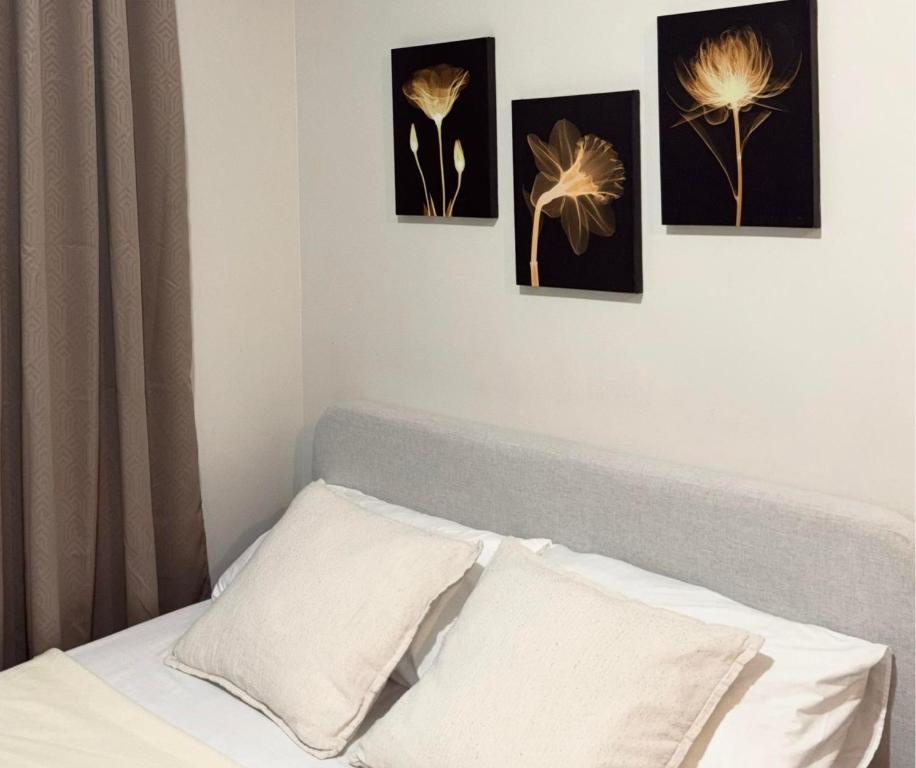 Ένα ή περισσότερα κρεβάτια σε δωμάτιο στο Cozy Studio with Balcony and Pool Near Airport and Beaches