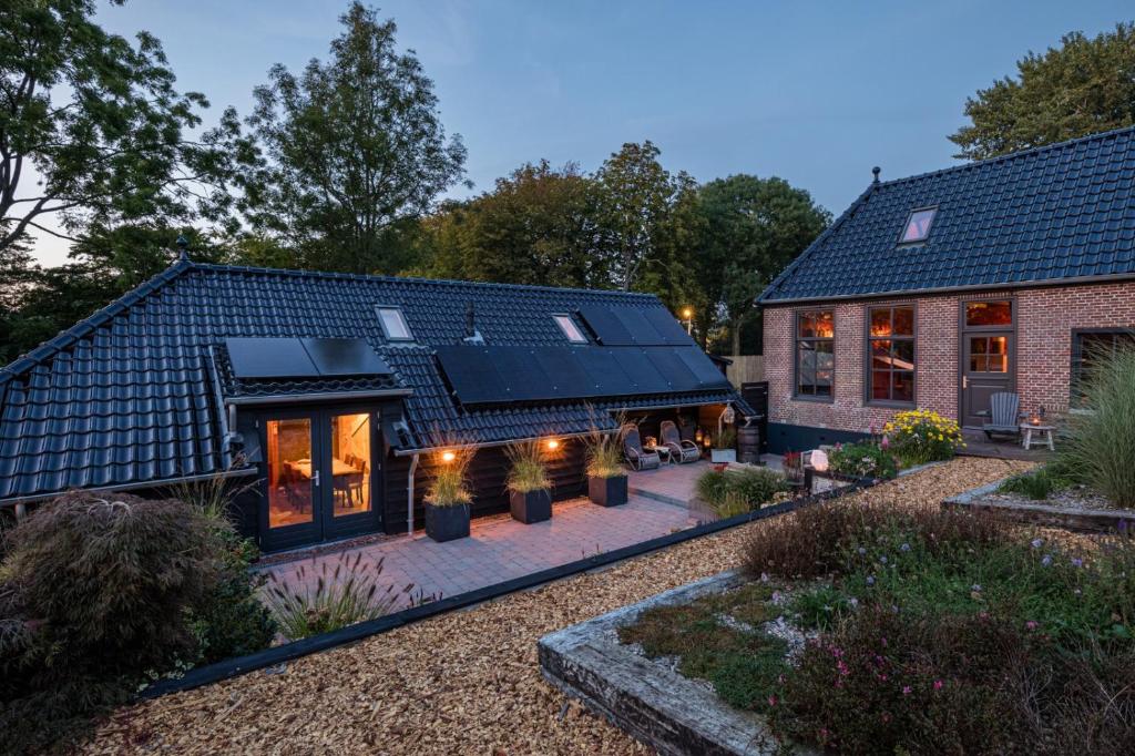 Το κτήριο όπου στεγάζεται  η παραθεριστική κατοικία