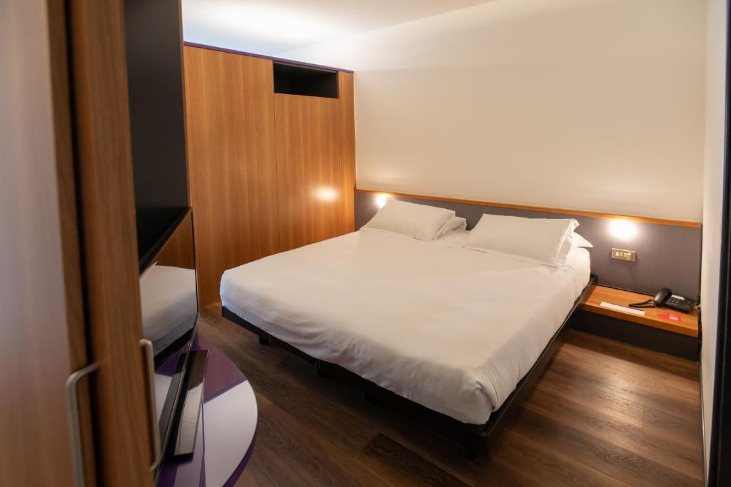 Hotel Ripa Roma - Standard Triple Room With Balcony