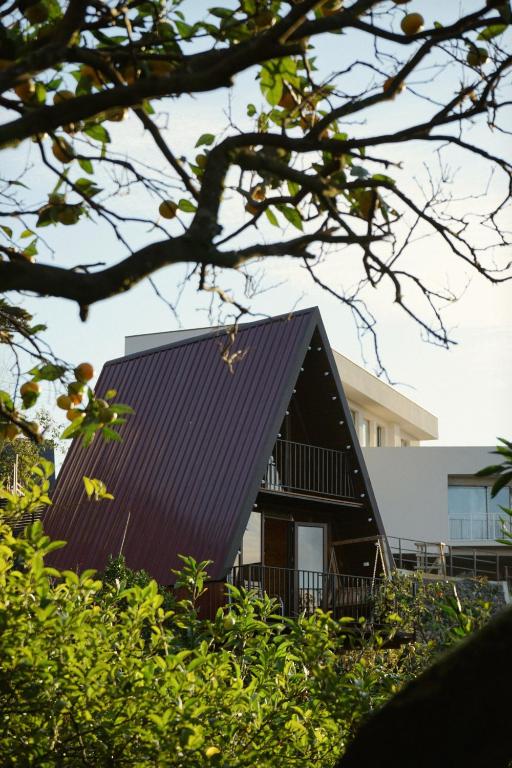 Το κτήριο όπου στεγάζεται  η παραθεριστική κατοικία