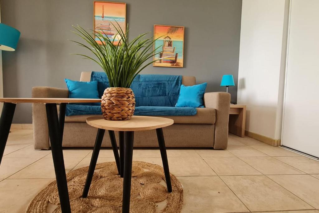 Posezení v ubytování Rare villa magnifique vue mer résidence piscine chauffée mer & maquis