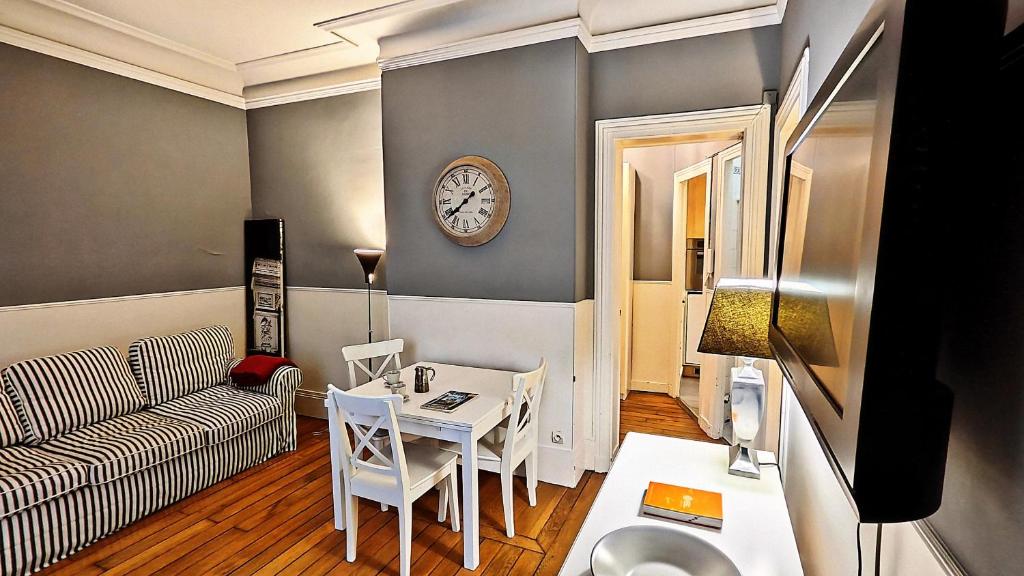 Central Paris Apartment Near Champs Elysees