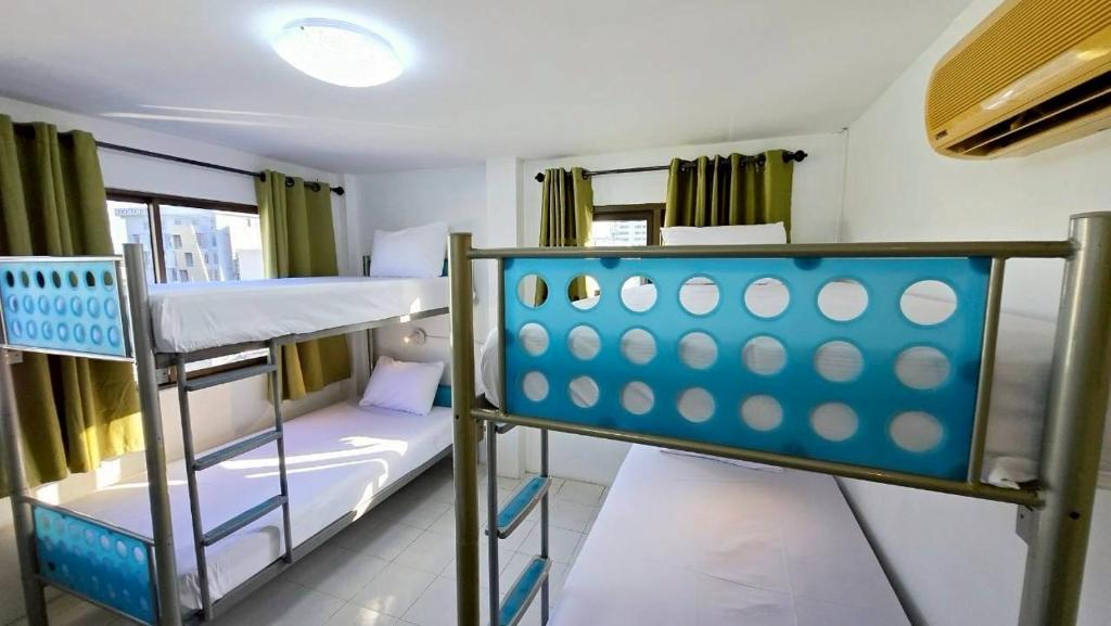 Postel nebo postele na pokoji v ubytování MT Friend Hostel Phuket Town