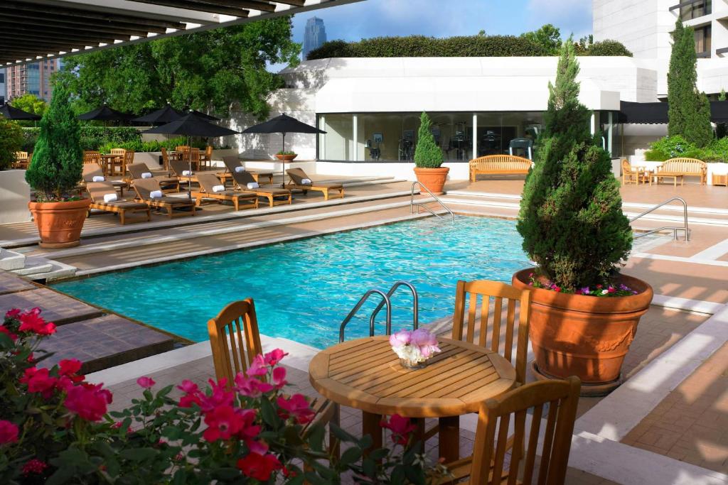 Πισίνα στο ή κοντά στο The St. Regis Houston