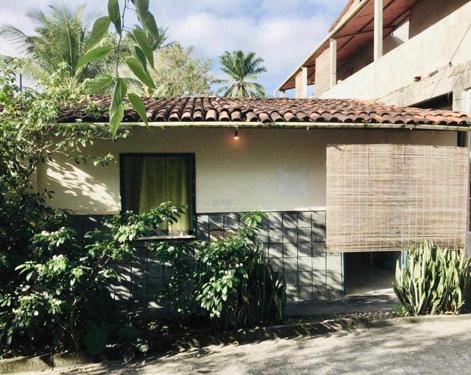 - Vistas laterales a una casa con ventana en Casa Ipiranga, en Cayru