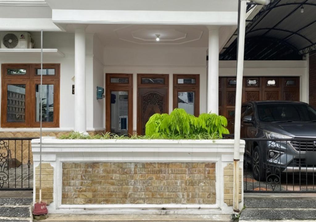 Φωτογραφία από το άλμπουμ του Daffodil House Proper Guest House Near Malioboro σε Demangan