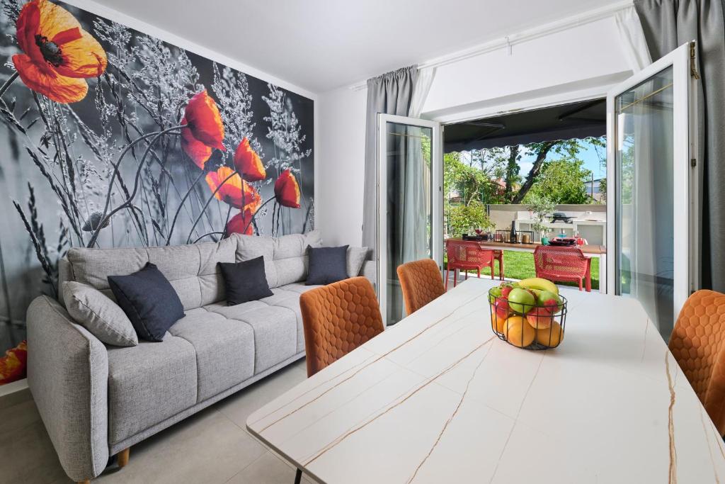 Posezení v ubytování Ferienwohnung In Zambratija Mit Eigenem Parkplatz