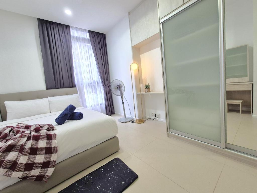 ARCORIS, MONT KIARA by MK HOME - Two-Bedroom Deluxe Apartment With Balcony