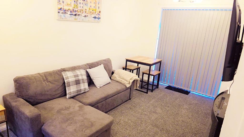 a living room with a couch and a table at Peaceful, Cosy and Central Stay in Nottingham in Nottingham