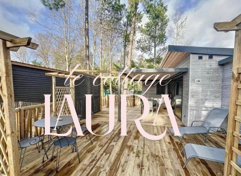 a wooden deck with a table and chairs on it at Le Cottage de Laura Jullouville 6 pers in Jullouville-les-Pins