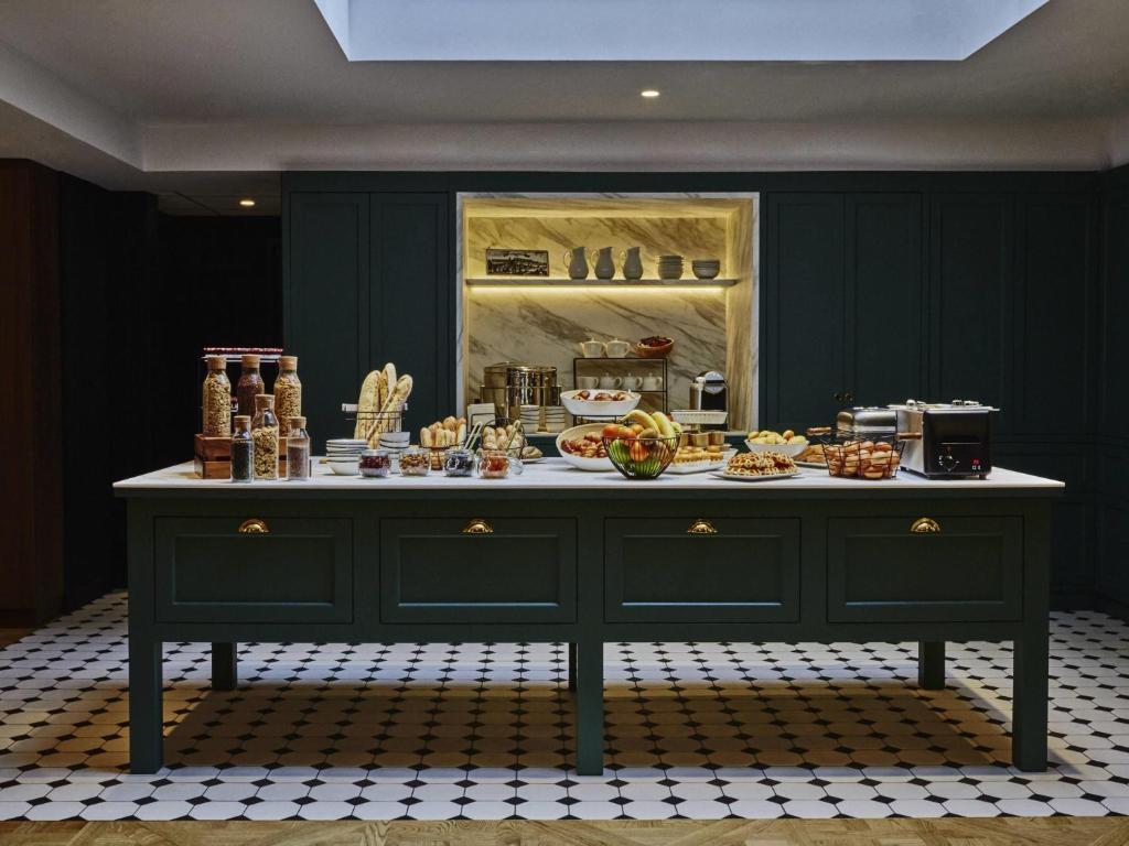 Jídlo v hotelu nebo okolí