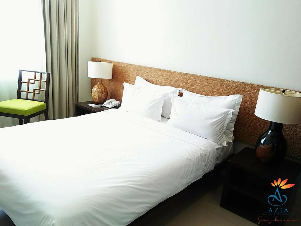 Postel nebo postele na pokoji v ubytování Azia Suites and Residences