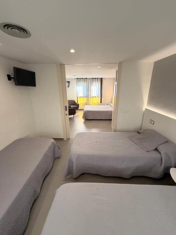 Hostal Tarrés - Suite Familiar