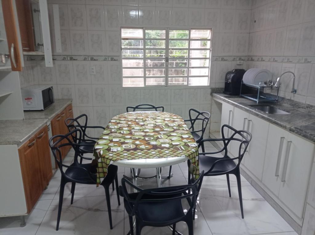 Kuchyň nebo kuchyňský kout v ubytování Casa Alto Padrão px ao Centro