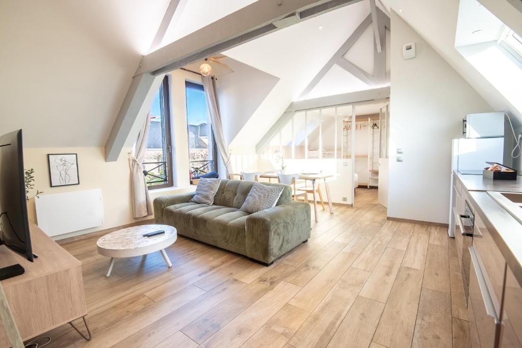 Kuchyň nebo kuchyňský kout v ubytování Loft cosy et lumineux, centre bourg par Groom*