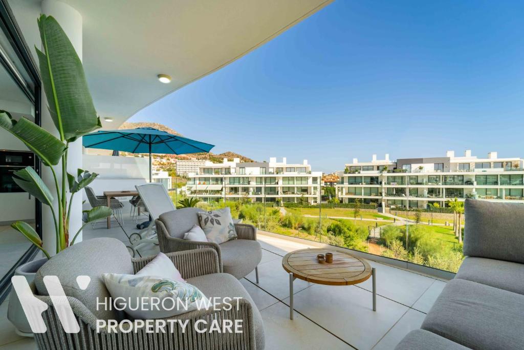 Blue Horizon - Sea View Apartment with Two Terraces and Pool, Higueron West, Fuengirola