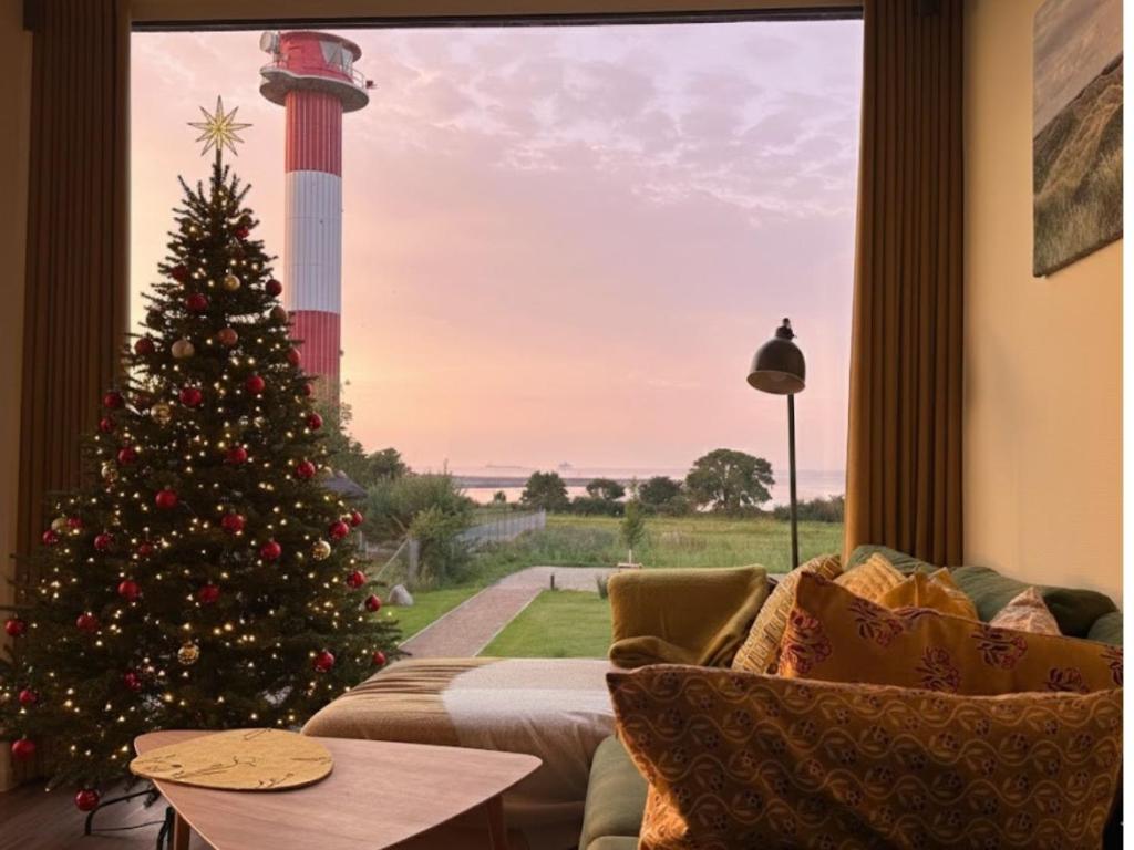 Posezení v ubytování Meerglück am Beltblick Fehmarn - Moderne Ferienwohnung direkt an der Ostsee mit Sauna für Familien und Paare