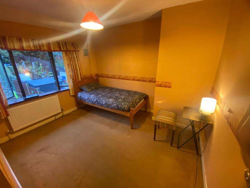 Giường trong phòng chung tại Mindful gentle soul