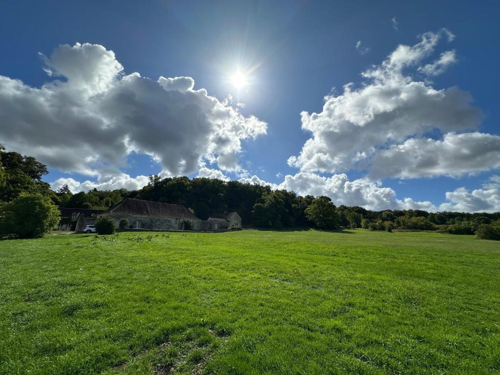 an open field with the sun in the sky at Ferme du Haute du Château in Villecerf