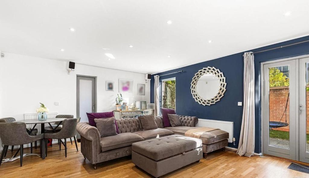 Istumisnurk majutusasutuses Spacious 4 Bed house Perfect for Contractors-Relocators