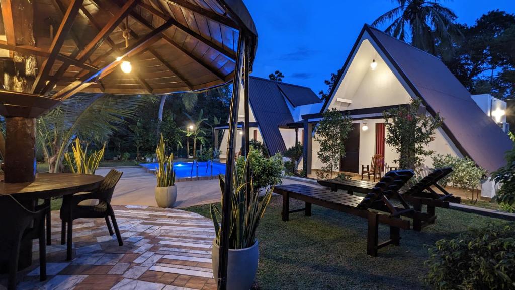 Κήπος έξω από το Palm serenity villa