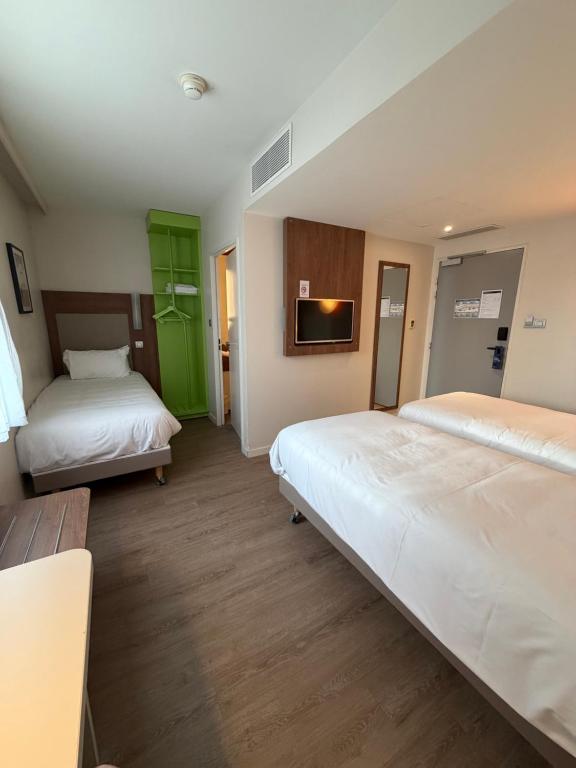 Campanile Annemasse Gare– Genève - Chambre Standard Avec Trois Lits Simples