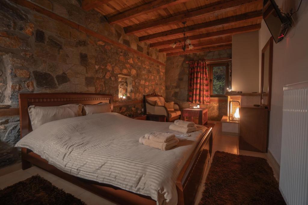 Ένα ή περισσότερα κρεβάτια σε δωμάτιο στο ΞΕΝΩΝΑΣ ΘΕΑ