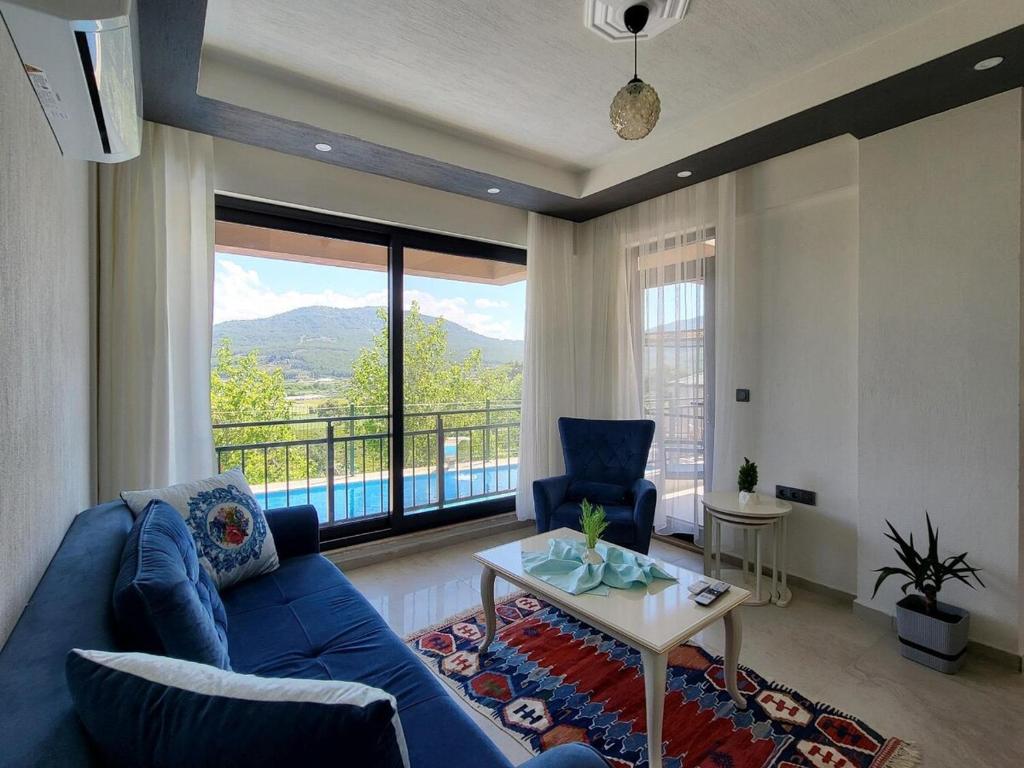 En generel udsigt til bjerge eller udsigt til bjerge taget fra villaen