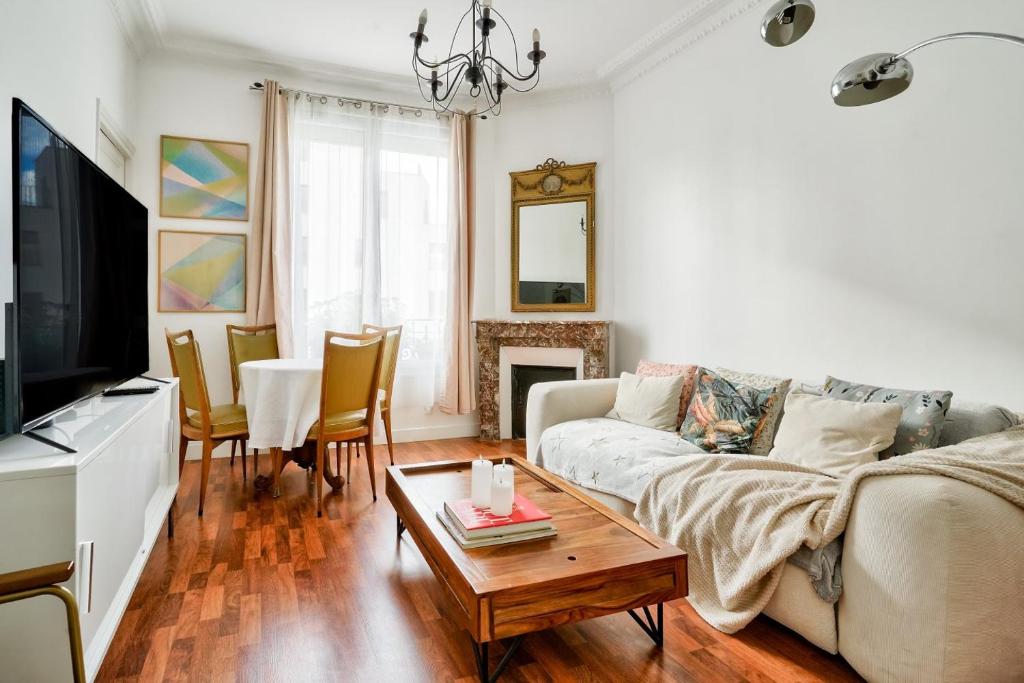 Μια τηλεόραση ή/και κέντρο ψυχαγωγίας στο Apt unique pour 4 à Rosny-Sous-Bois à 30m de Paris