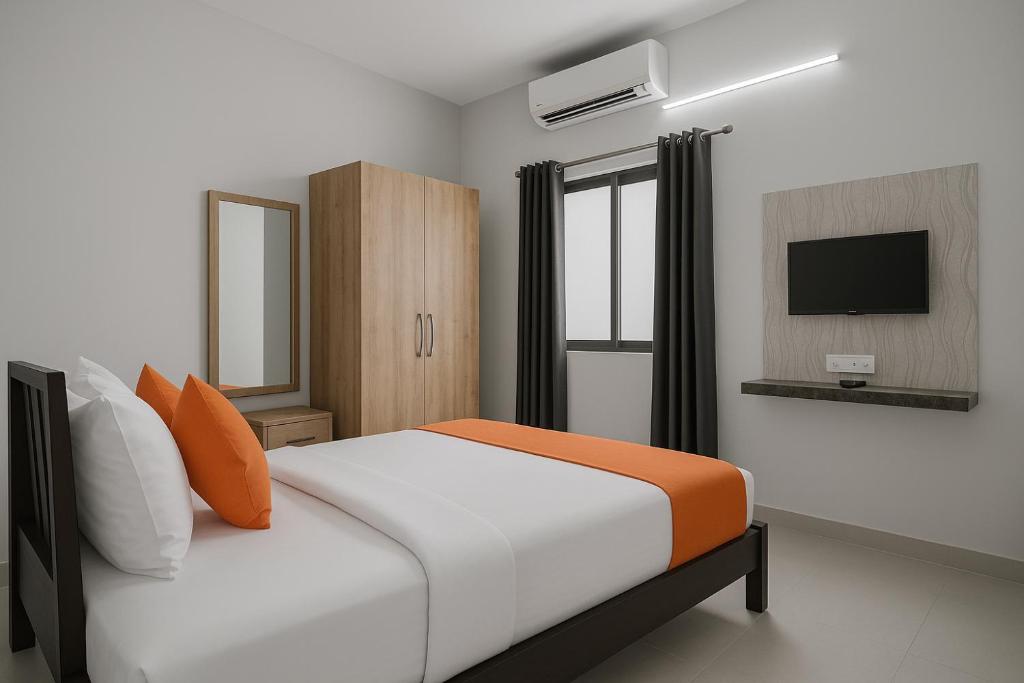 Un pat sau paturi într-o cameră la Hotel Royal Residence HSR Bangalore