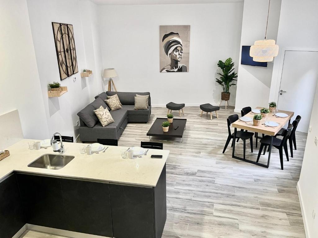 a living room with a couch and a table at Apartamento Vive Zaragoza V in Zaragoza