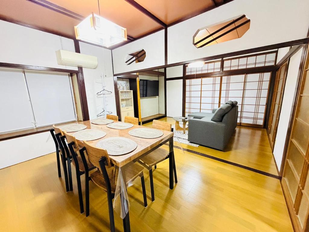 Istumisnurk majutusasutuses アンペ別邸 別府鉄輪 Ampe Villa Beppu kannawa