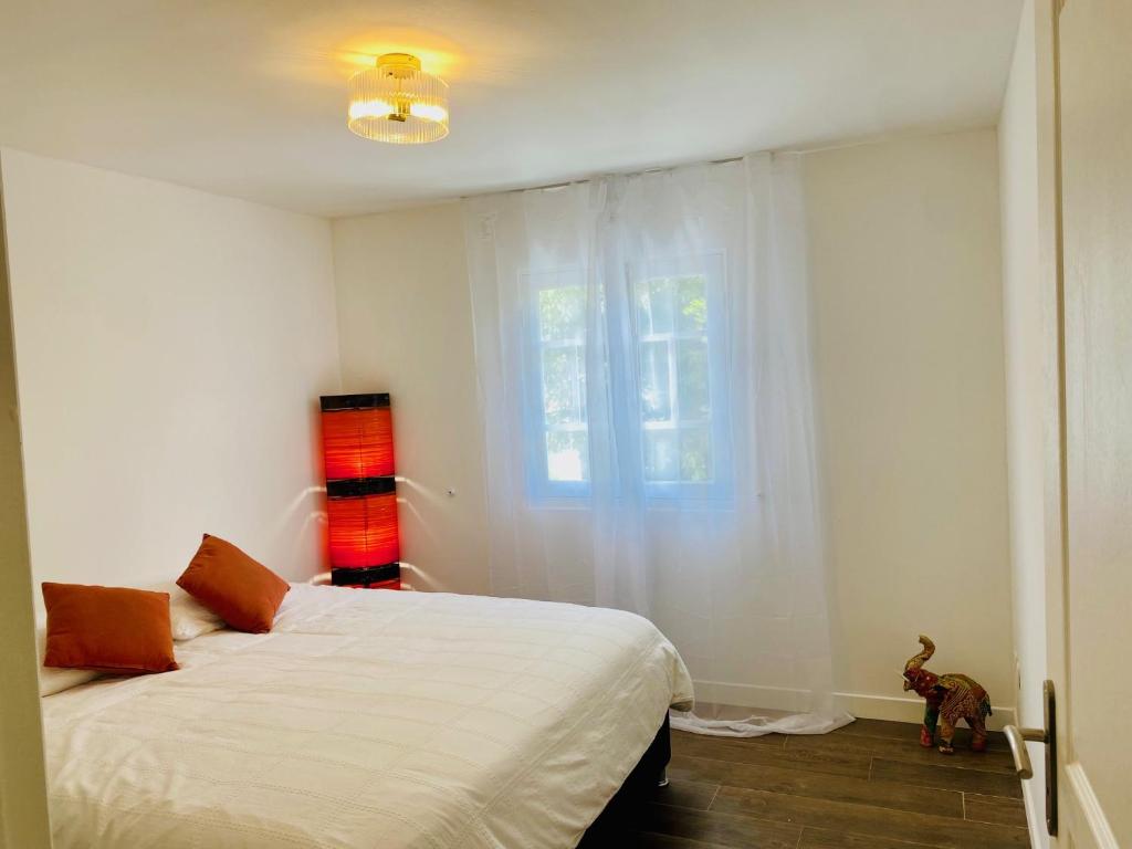 a bedroom with two beds and a window at Letoilevelli in Salazie