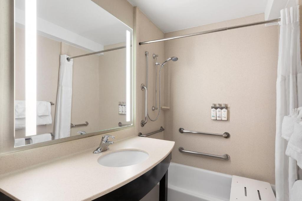 Holiday Inn Nashville Vanderbilt, an IHG Hotel - 