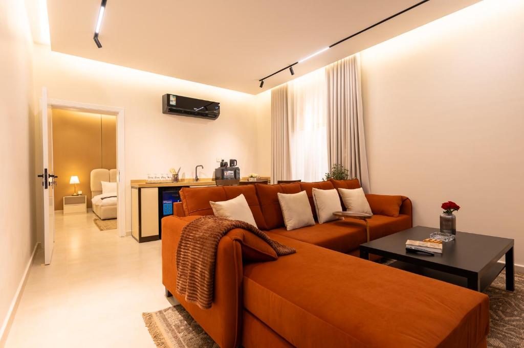 Khu vực ghế ngồi tại Jeddah Modern 1BR by Aisha Near Airport with Private Parking