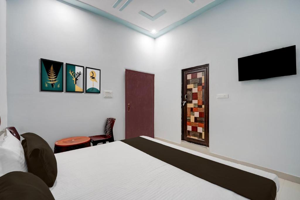 Μια τηλεόραση ή/και κέντρο ψυχαγωγίας στο Hotel O Surya Hotel