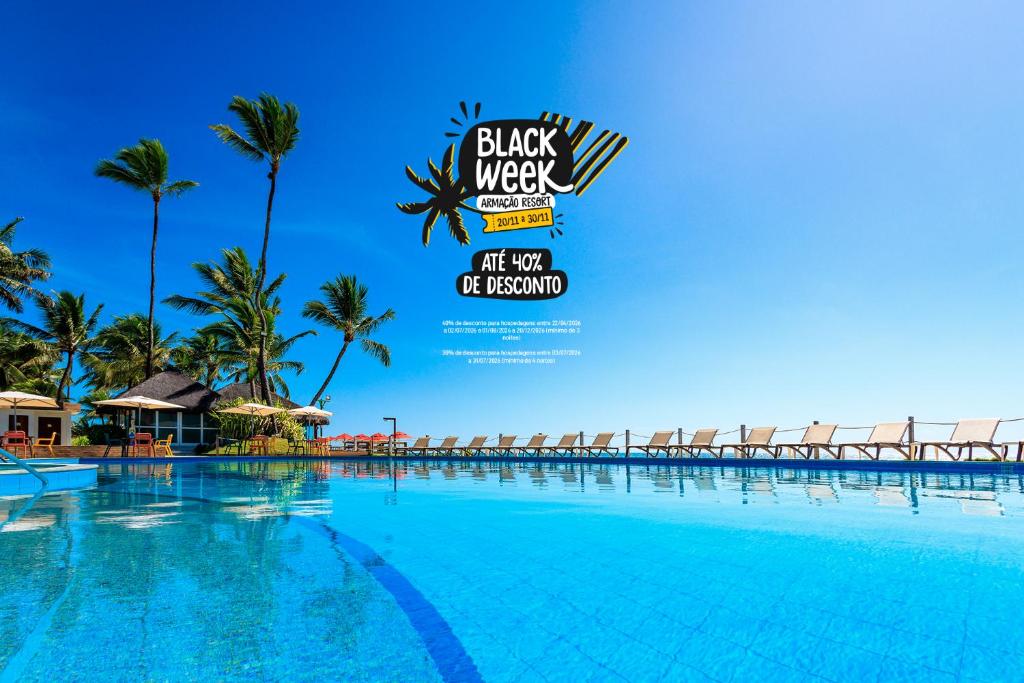 une grande piscine au Black Wolf Resort dans l'établissement Armação Resort Porto de Galinhas, à Porto de Galinhas