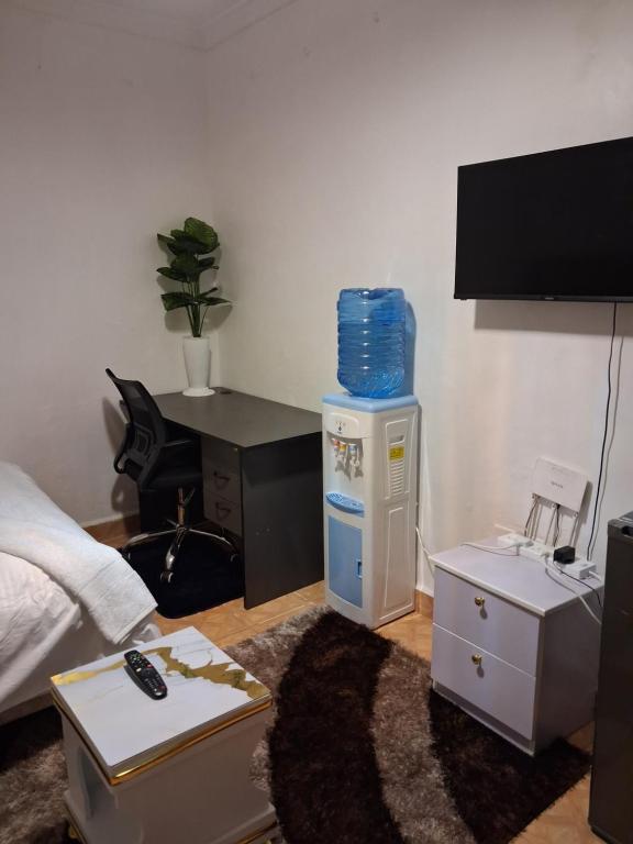 Μια τηλεόραση ή/και κέντρο ψυχαγωγίας στο Fine Stay Classy Studio Lower Kabete