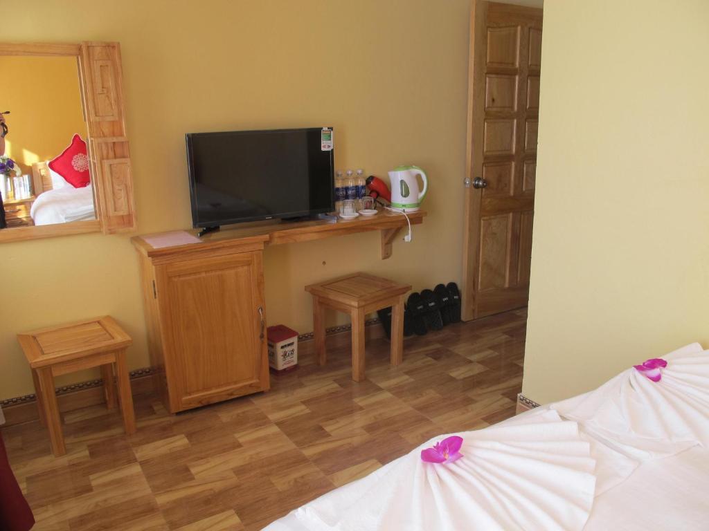 TV a/nebo společenská místnost v ubytování Sapa Backpacker Hostel