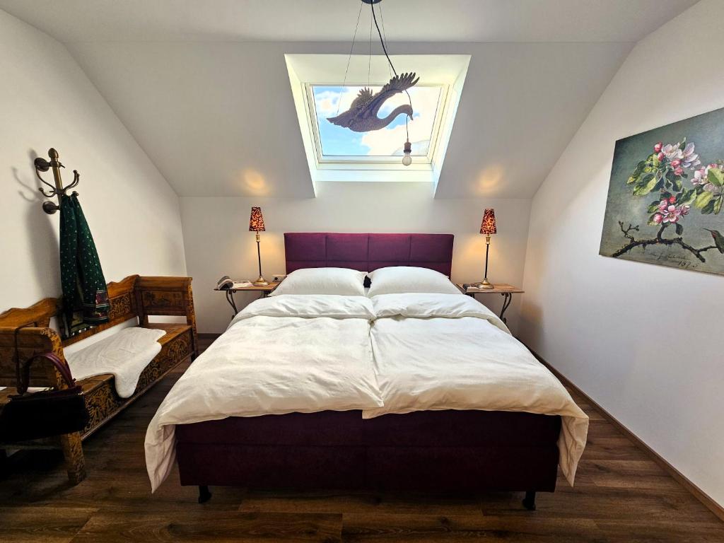 Postel nebo postele na pokoji v ubytování Lippingergut - Kaiserschmarrn Suite